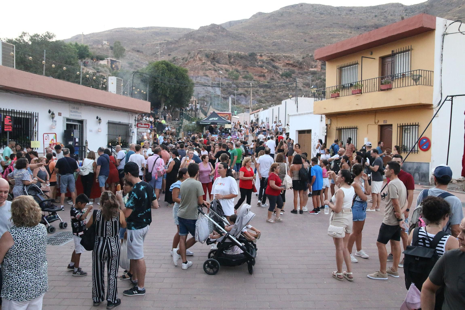 Las imágenes de la Noche de las Velas en Vícar