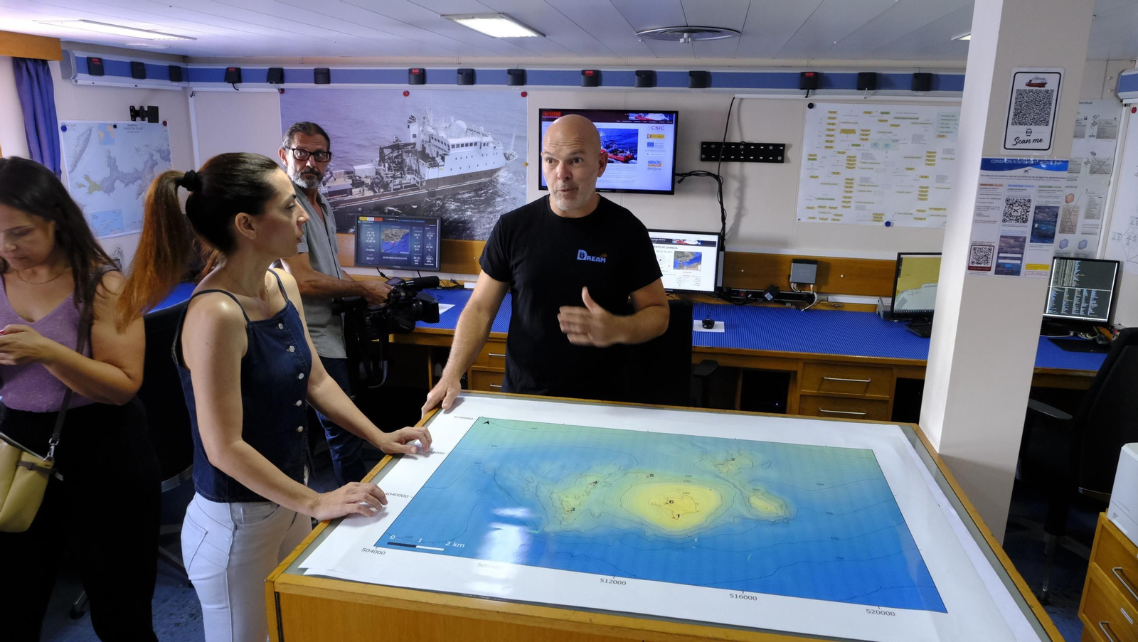 El buque oceoanográfico Sarmiento de Gamboa visita Almería, en imágenes