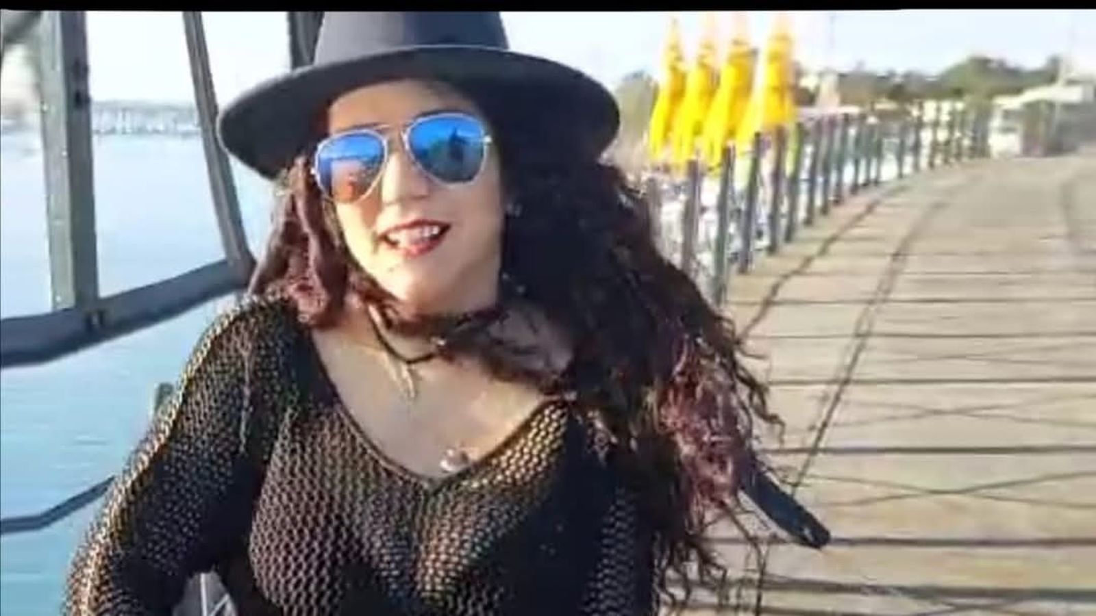 Marcela Valencia, en el muelle de la Rio Tinto Company.