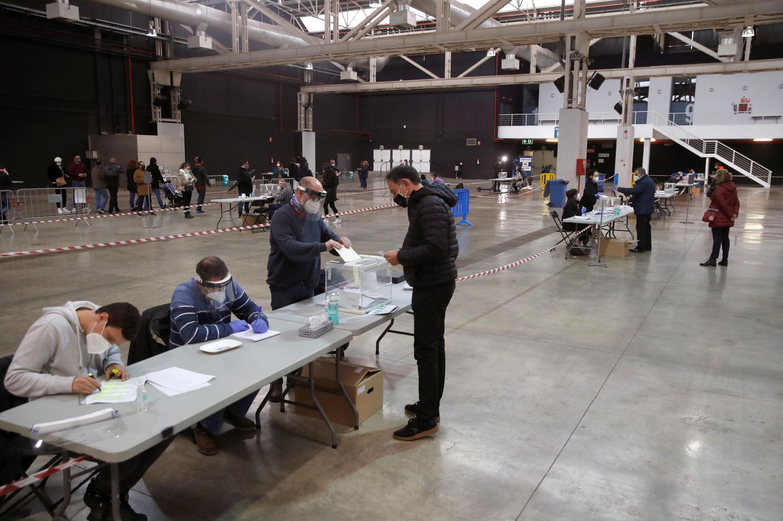 Imágenes de la jornada electoral en Cataluña