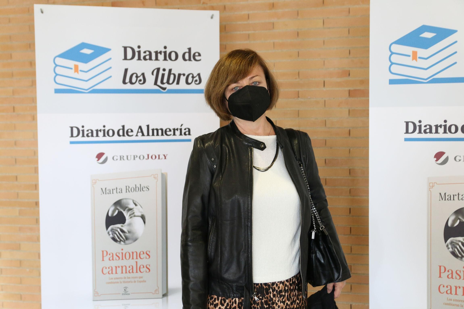 Fotogalería Diario de los Libros, con Marta Robles y su obra 'Pasiones carnales'