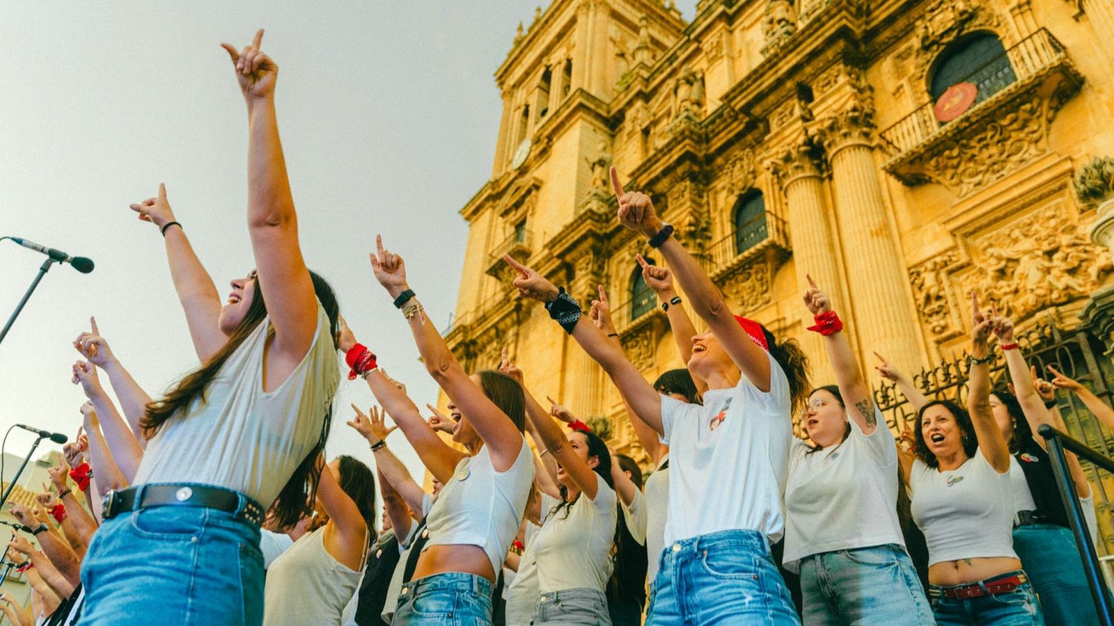 Los dos coros de rock andaluces durante su actuación en la Plaza de Santa María el pasado mes de septiembre.