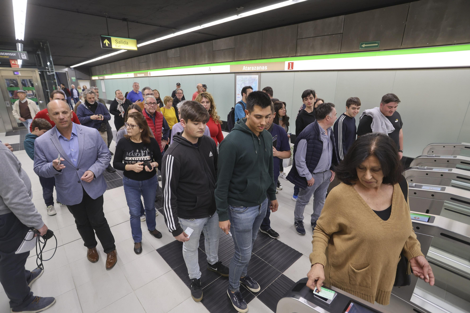Los primeros trayectos en el Metro de Málaga desde Atarazanas y Guadalmedina, en fotos