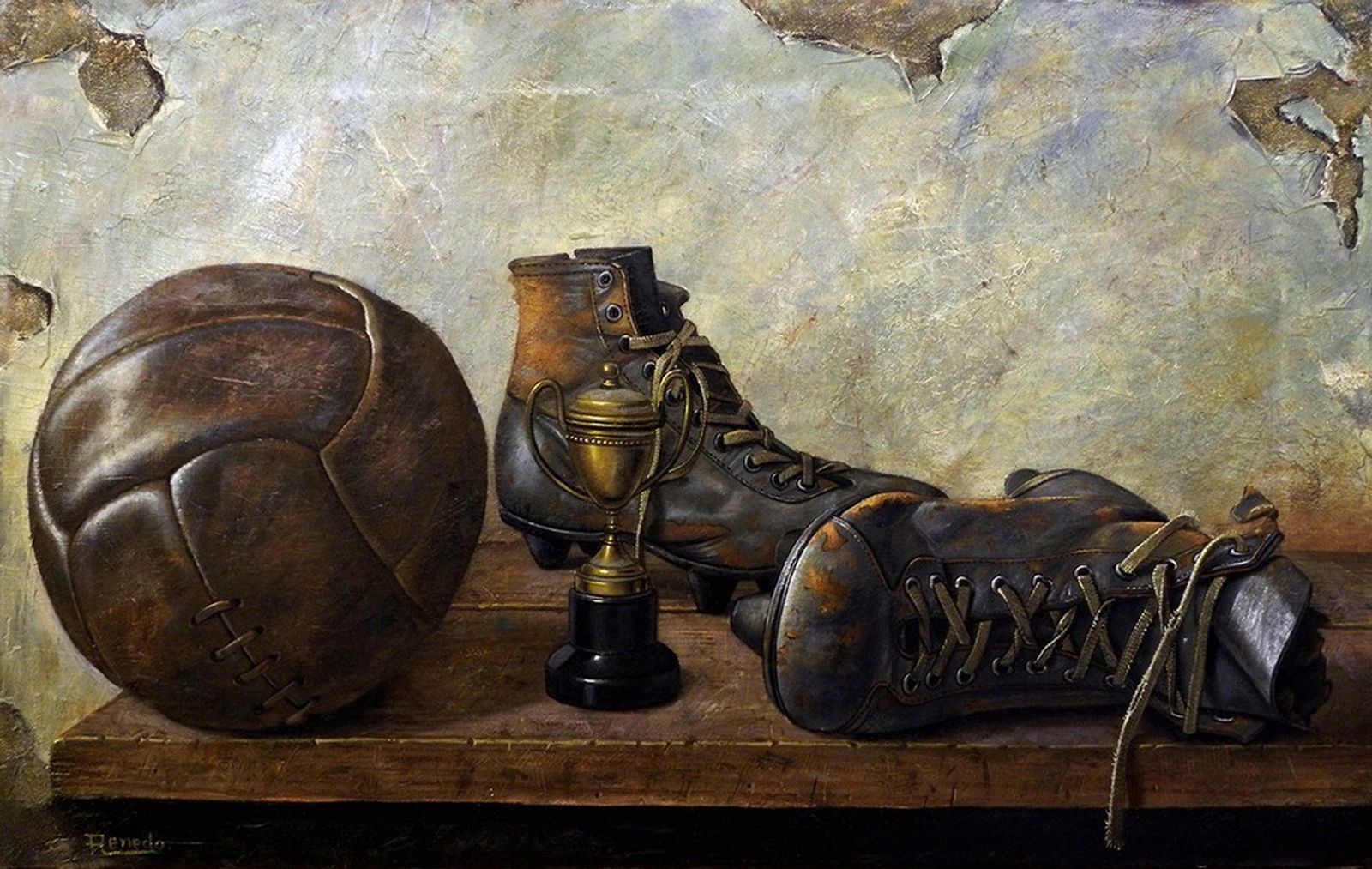 Un par de botas y un balón de principios del siglo XX.