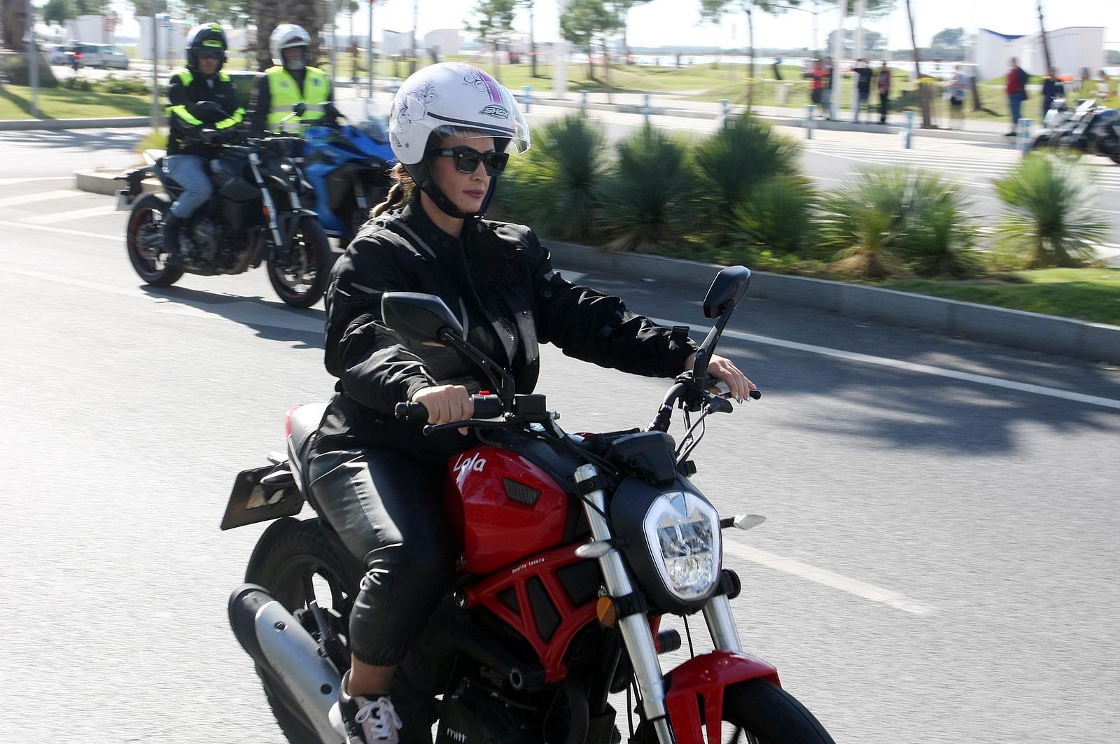 Imágenes de la concentración motera en memoria de Hugo Millán por las calles de Huelva