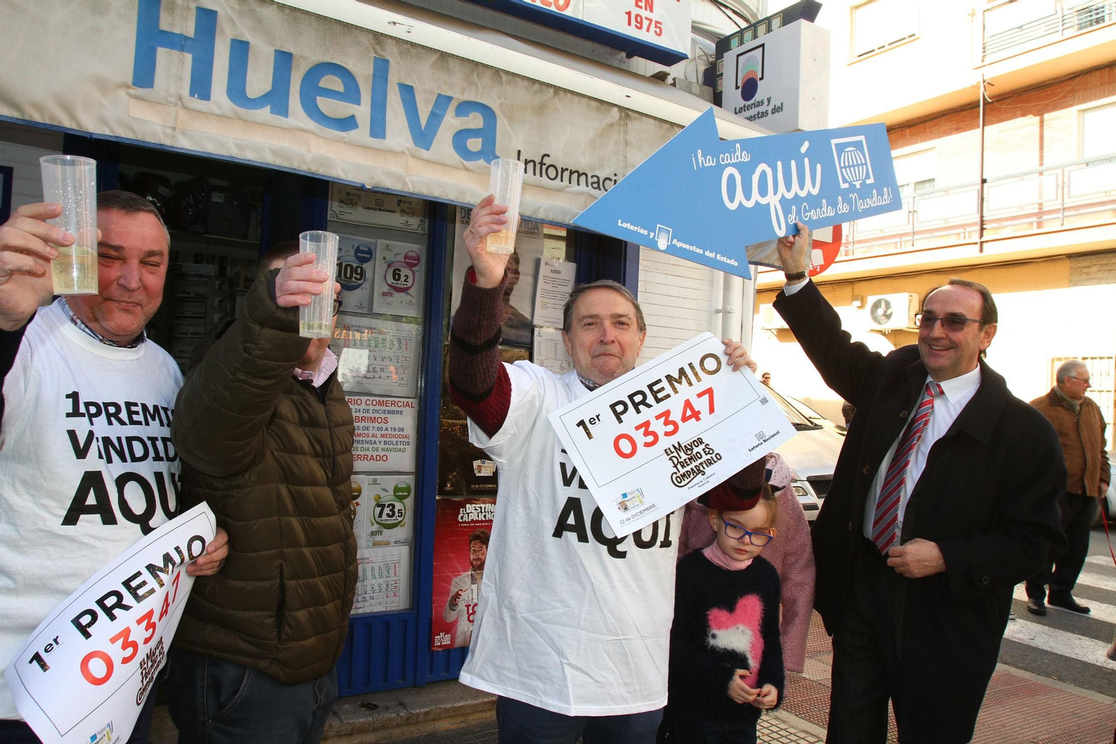Alegría en Huelva tras tocar por primera vez el gordo en la capital.