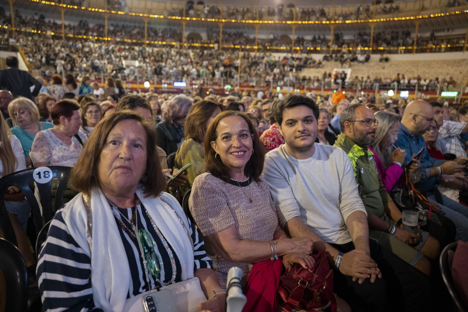 Las mejores imágenes del concierto de Raphael en la plaza de toros de Almería