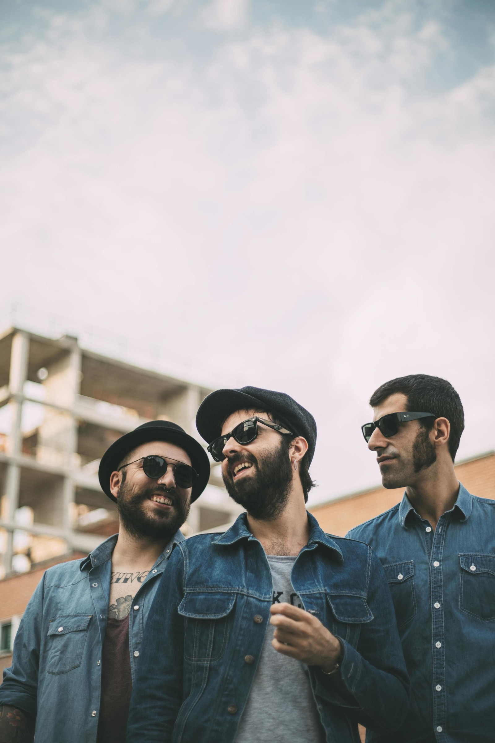 El trío madrileño ha contado con la colaboración de artistas como Iván Ferreiro.