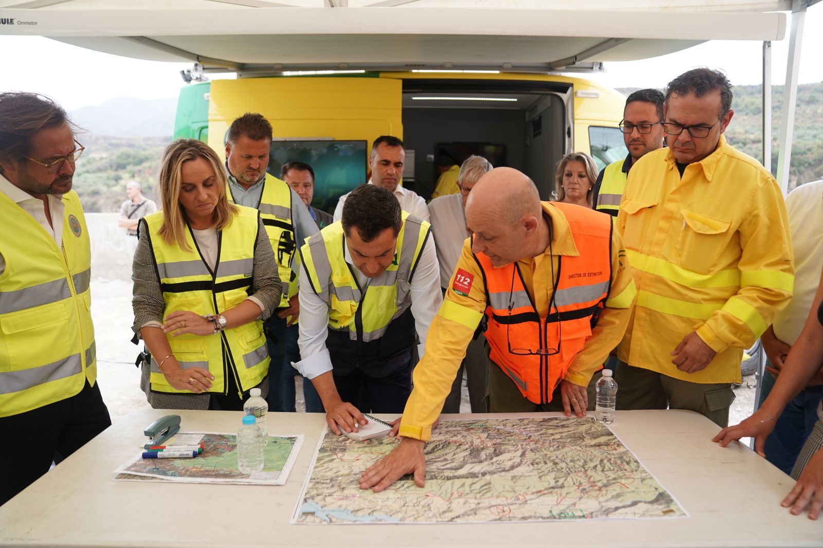 Moreno apunta a un "pronóstico favorable" del incendio forestal de Granada