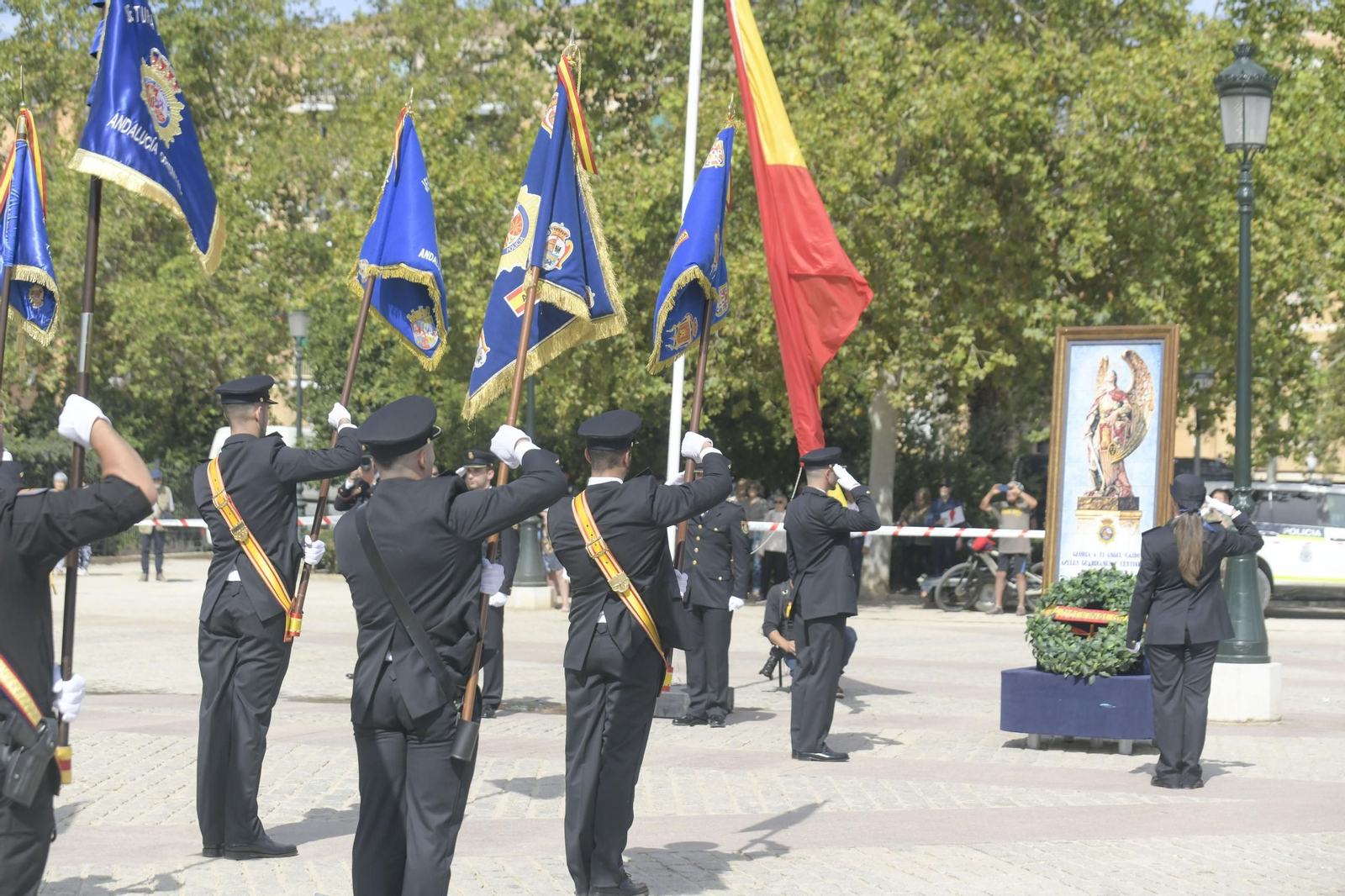 Todas las imágenes de la celebración del Patrón de la Policía Nacional en Granada