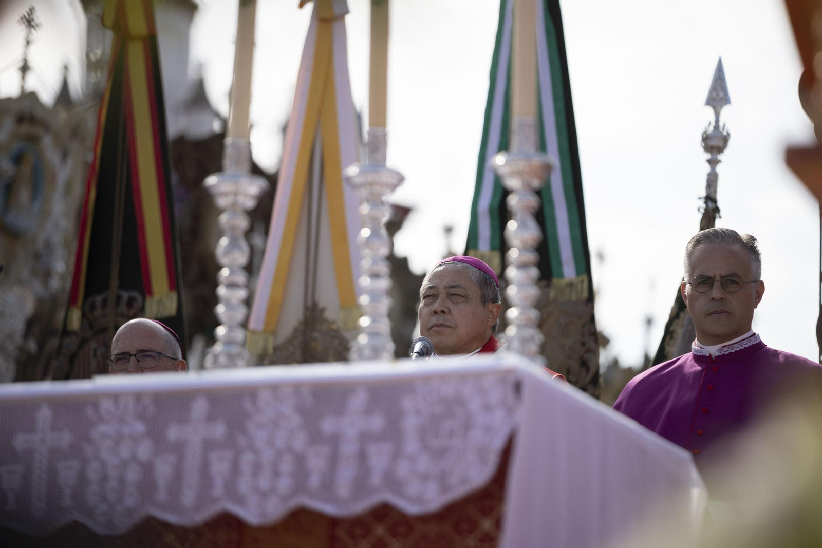 El Rocio 2023: Imágenes de la misa Pontifical del Domingo de Pentecostés