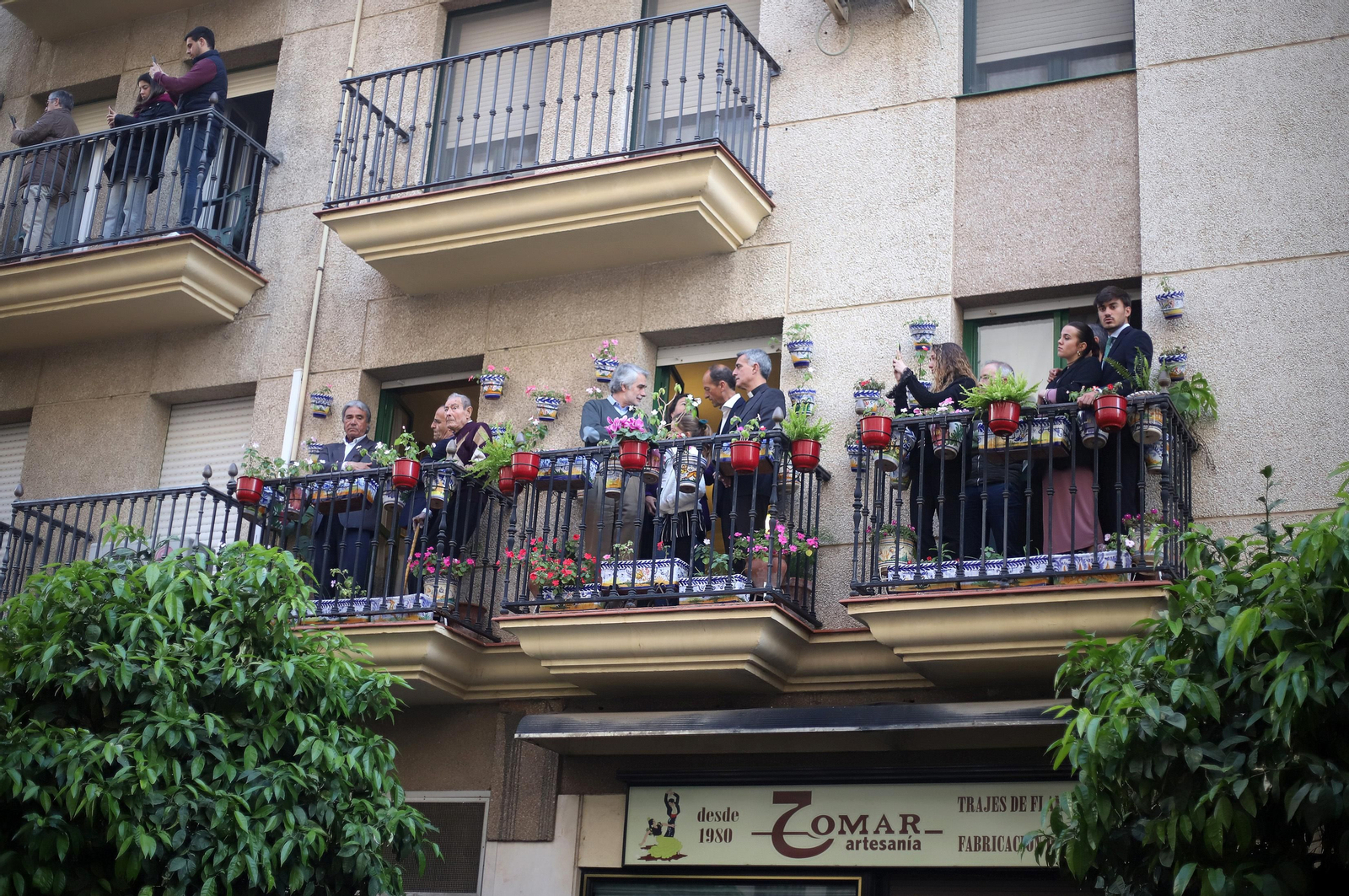 La Hermandad El Nazareno en la madrugá de la Semana Santa de Huelva 2023, en imágenes