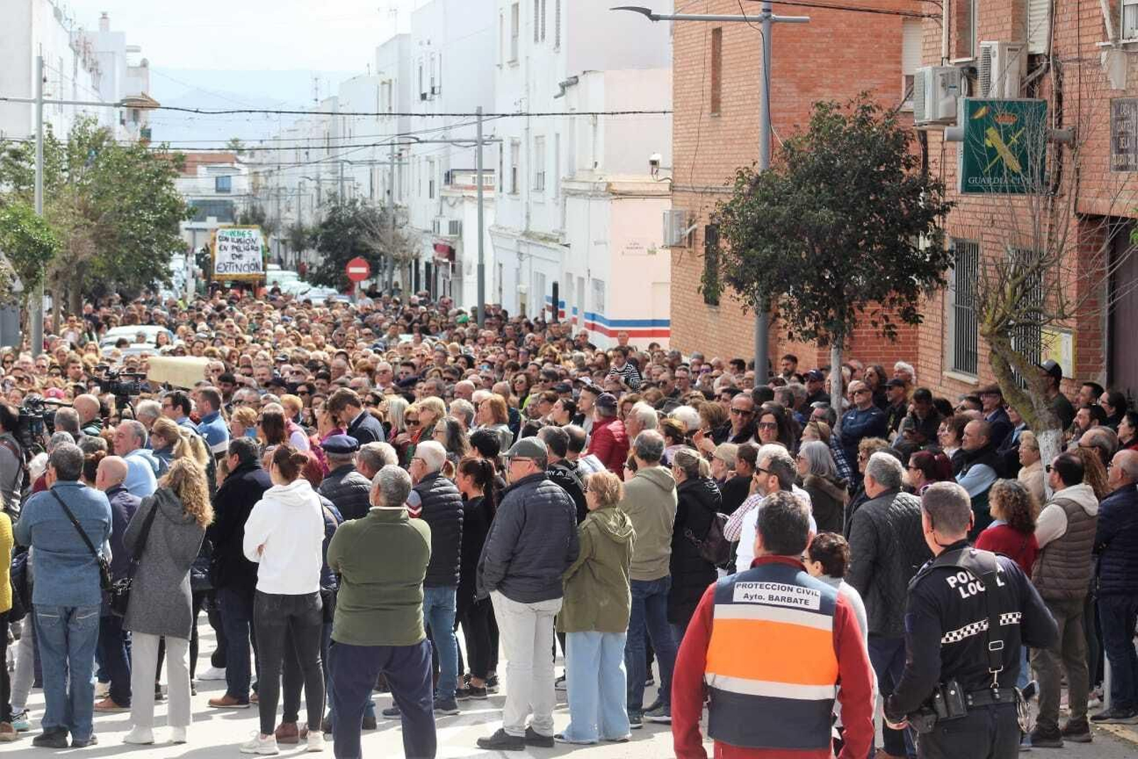 Imágenes de la manifestación en Barbate "por la dignidad" del municipio