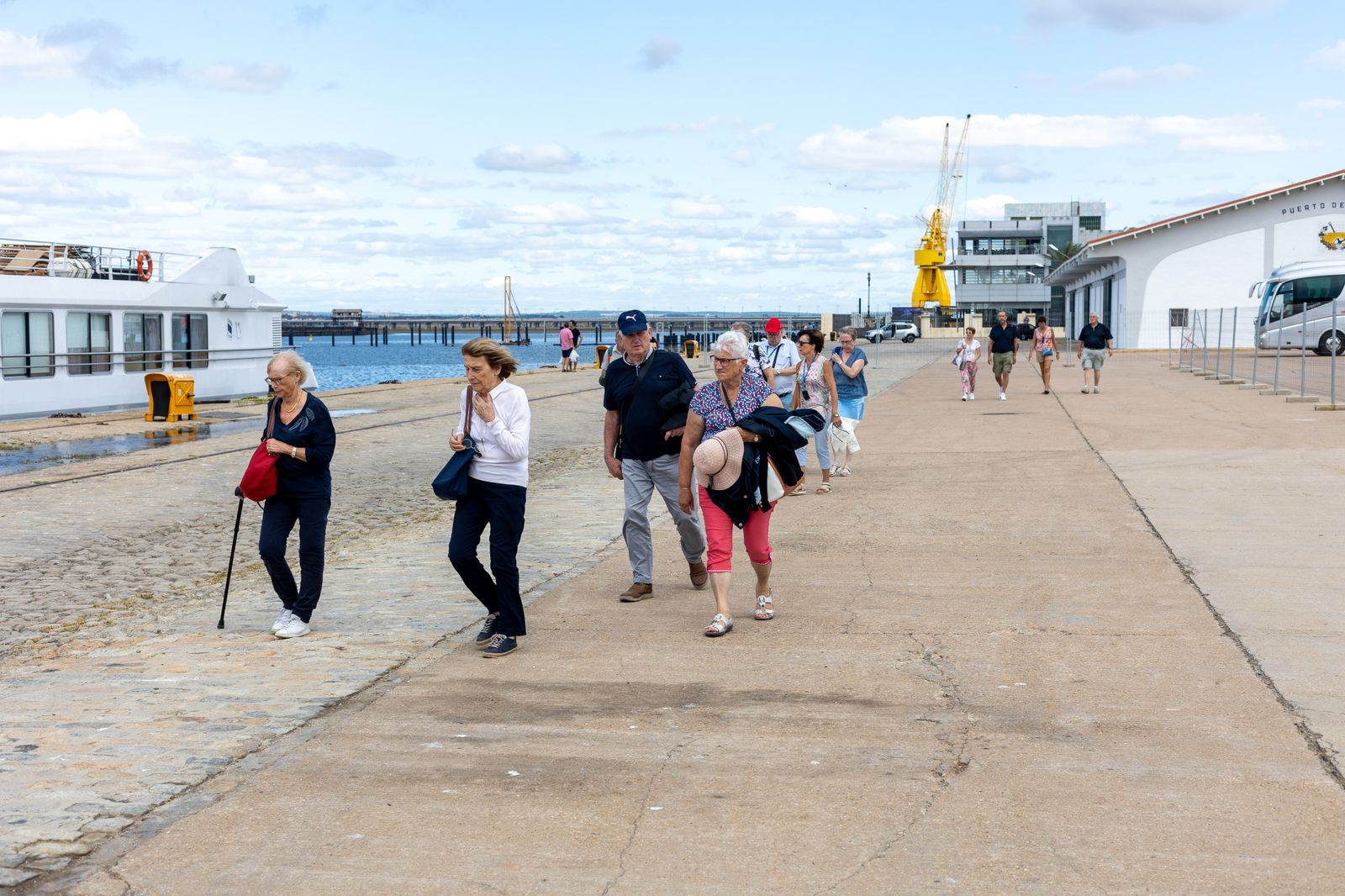 Las impresionantes imágenes del buque La Belle de Cadix en el Puerto de Huelva