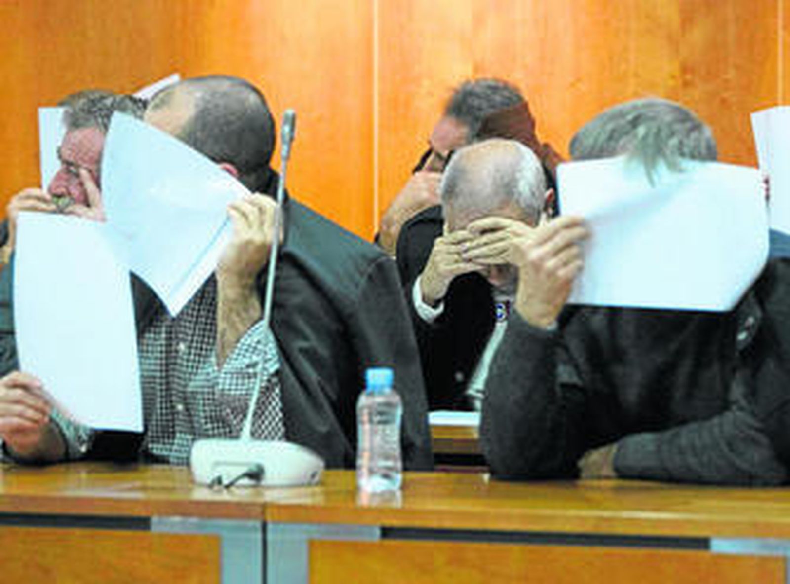 Los agentes de la Guardia Civil, en el primer día del juicio.