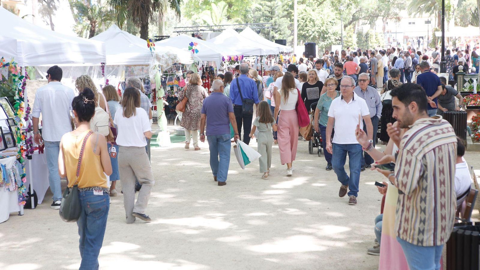 Ambiente en el primer Festival de Literatura Infantil y Juvenil organizado por la librería Caléndula.