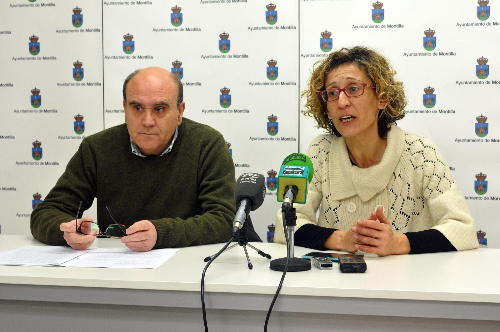 El técnico Miguel Aguilar y la primera teniente de alcalde.