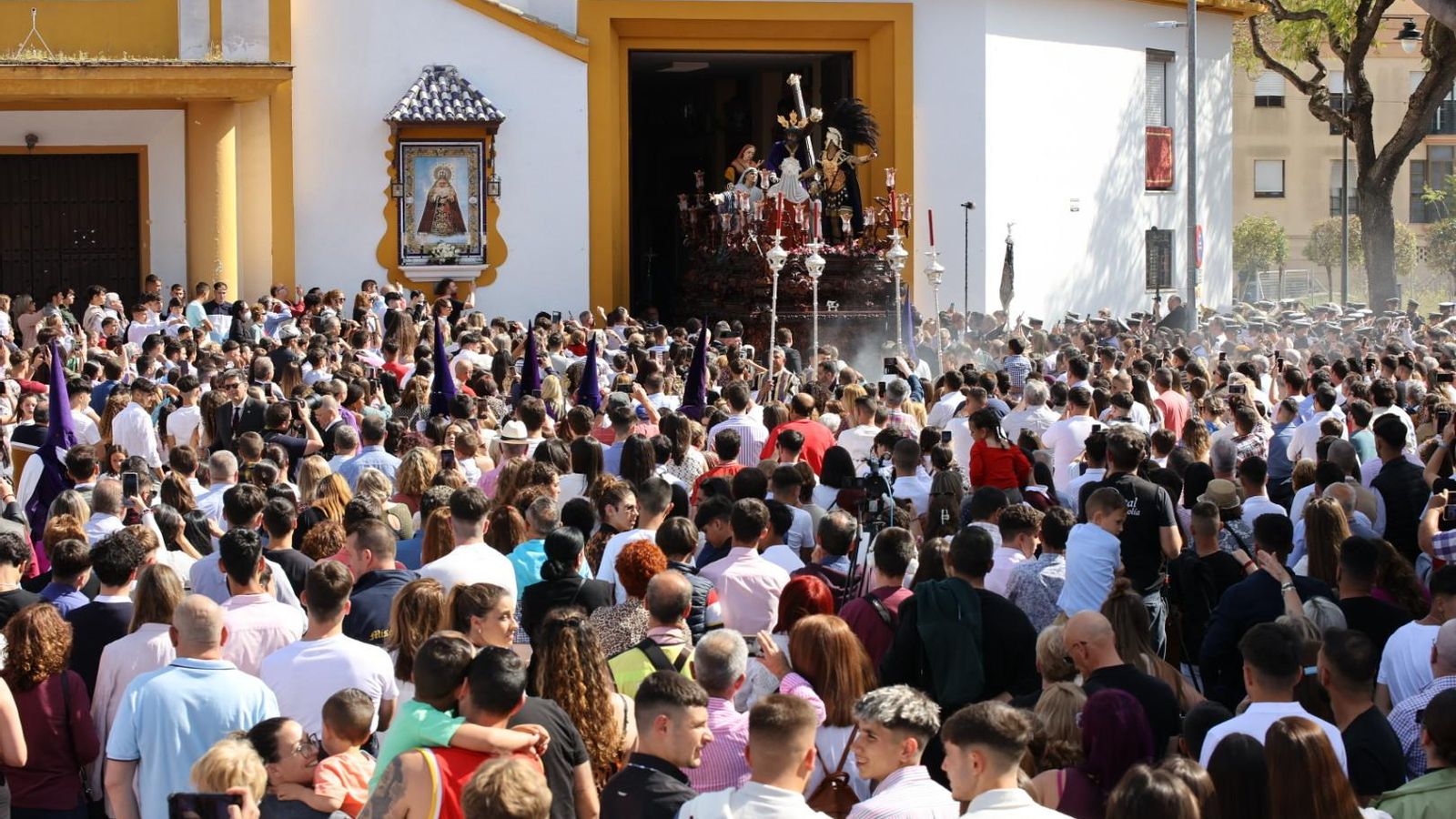 Numeroso público en la salida de La Candelaria. Numeroso público en la salida de La Candelaria.