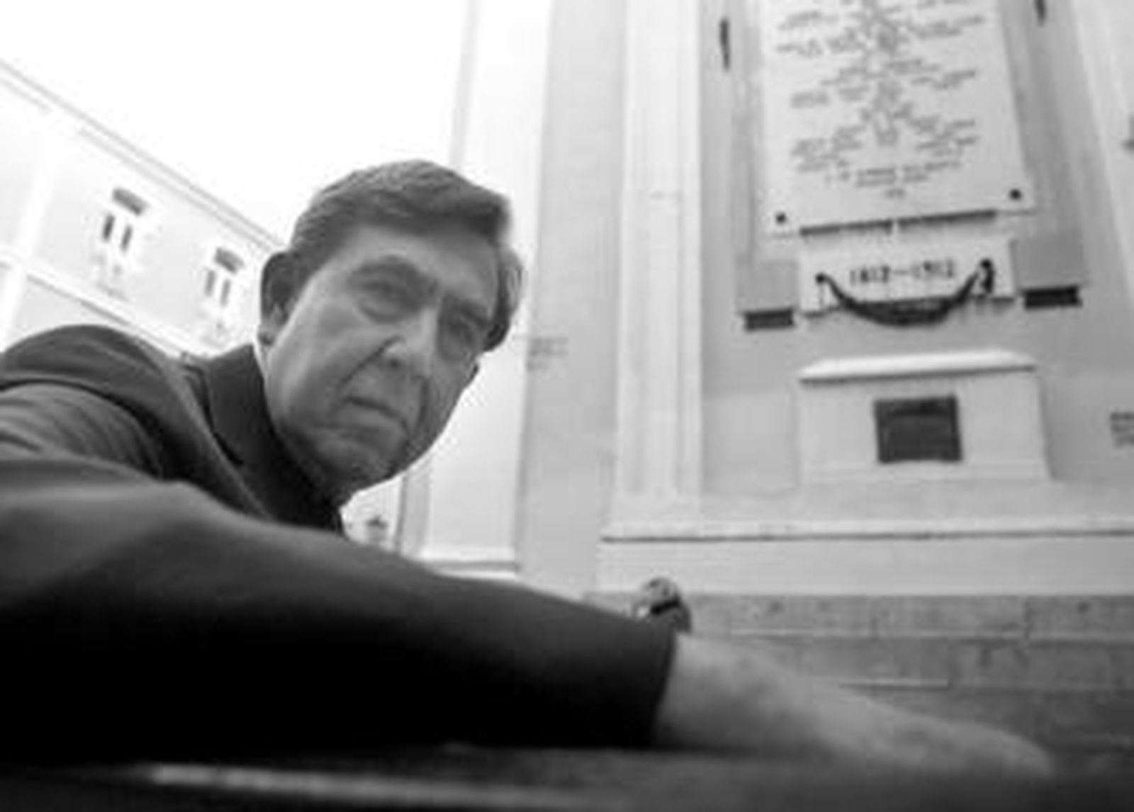 Cuauhtémoc Cárdenas, el pasado jueves ante el Oratorio de San Felipe Neri.