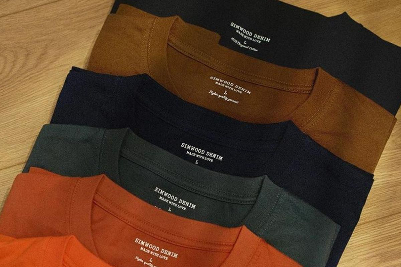 Consigue la camiseta de algodón de hombre que está arrasando en AliExpress: disponible en diferentes colores y ¡a mitad de precio!