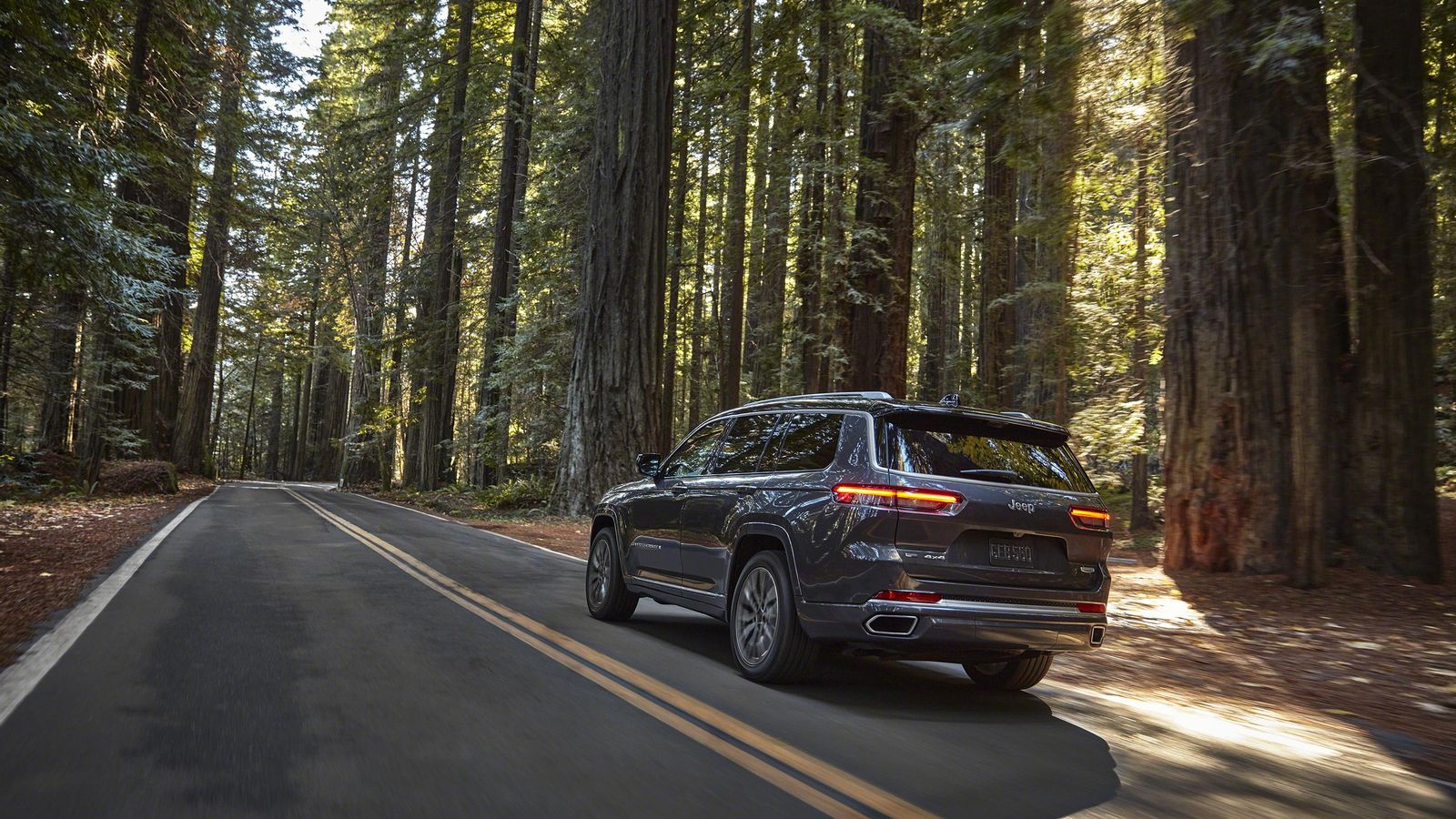 Cuatro niveles de equipamiento conformarán, junto a dos motores, ambos de gasolina, la oferta del Grand Cherokee L. De serie, contará con numerosas ayudas a la conducción.