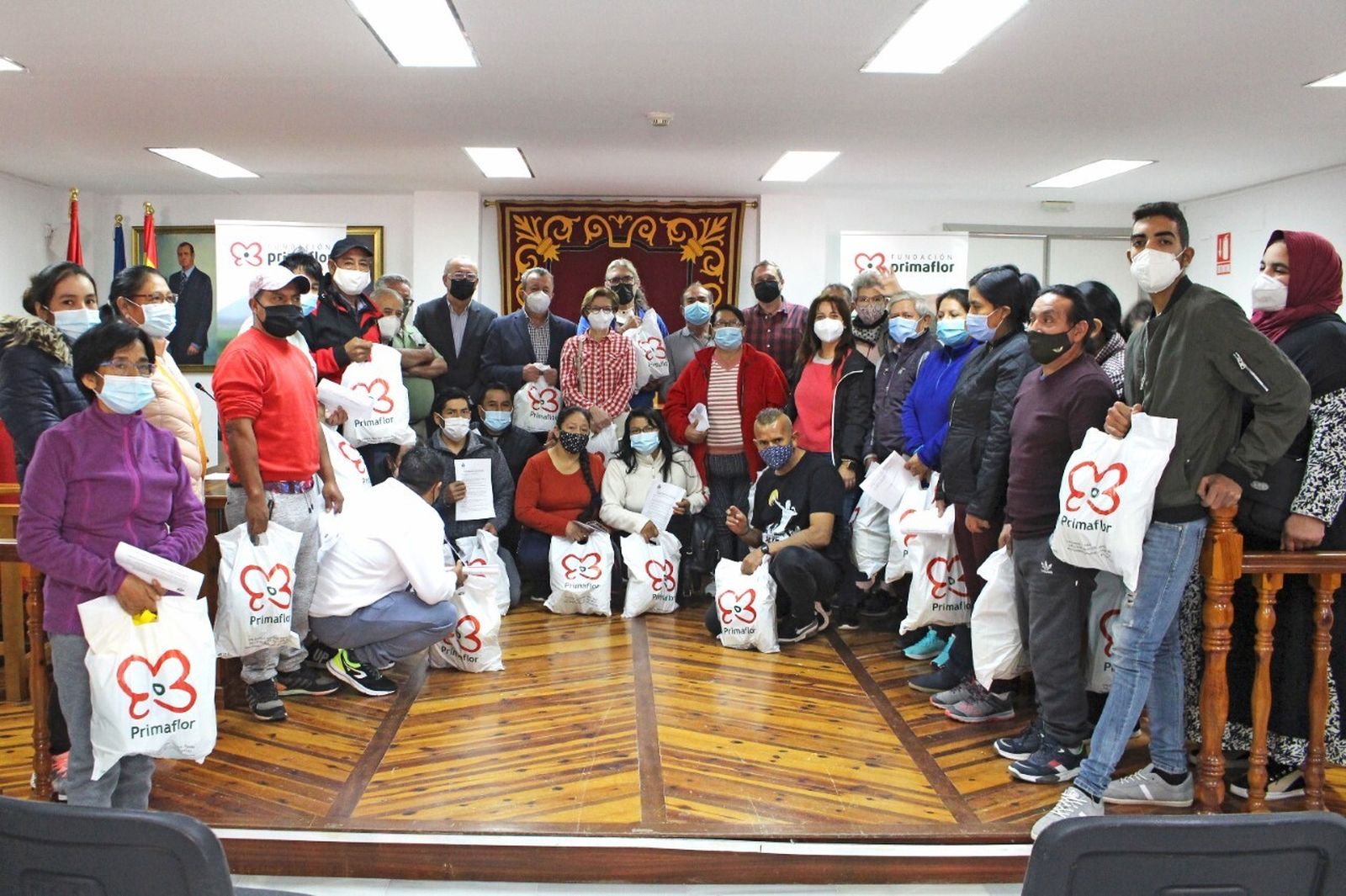 Acto de entrega de llaves y firma de contratos relativos al proyecto 'Un huerto, una familia' de la Fundación Primaflor y el Ayuntamiento de Pulpí