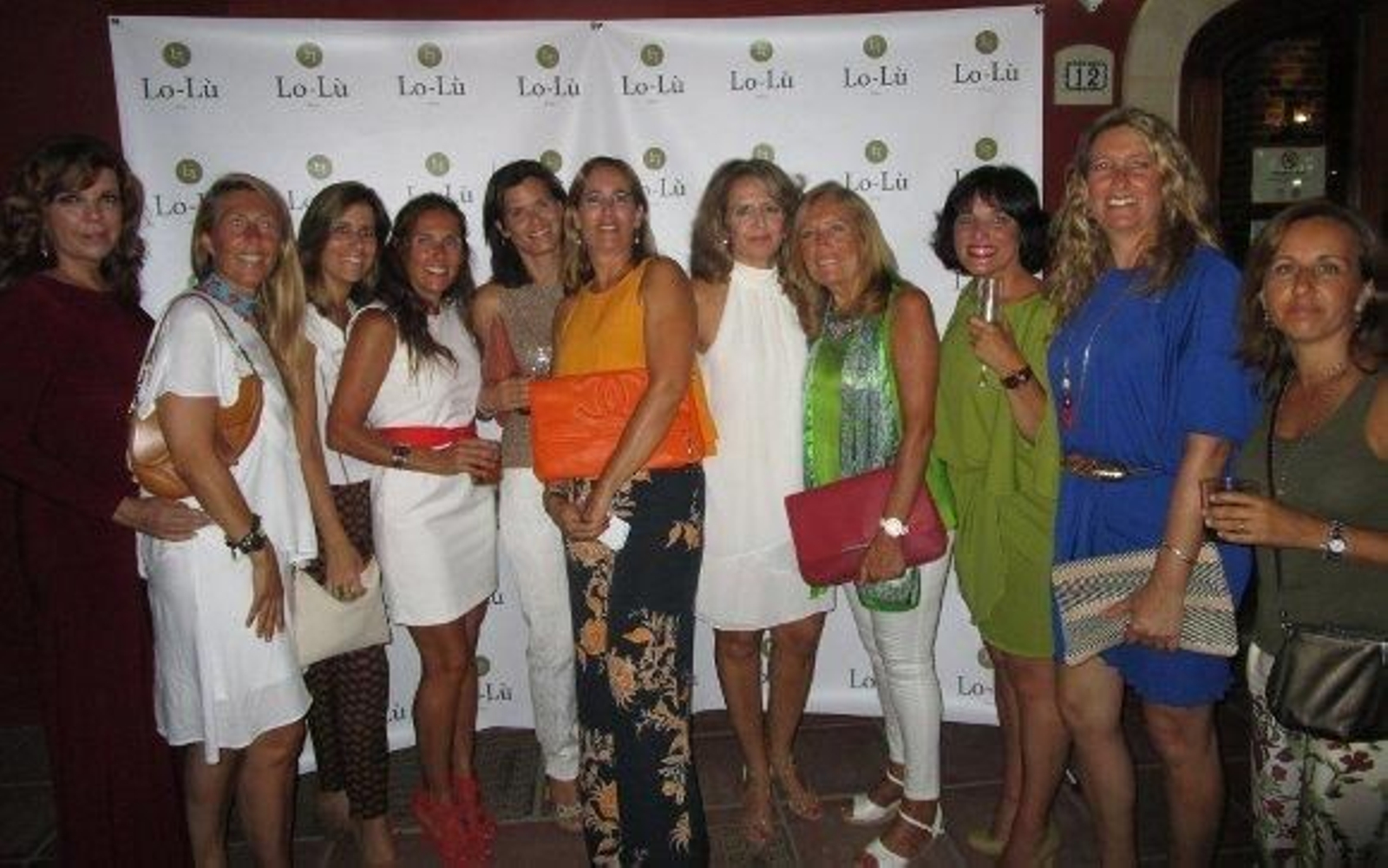 La actriz  Belinda Washington con Ángela Díaz, Marta Gordillo, María Sanz, Ana López, Carmen Alegre, Pilar Ortega, Luci Rojas, Arancha Gaztelu y Lourdes Muñoz-Pan.  Foto: Ignacio Casas de Ciria