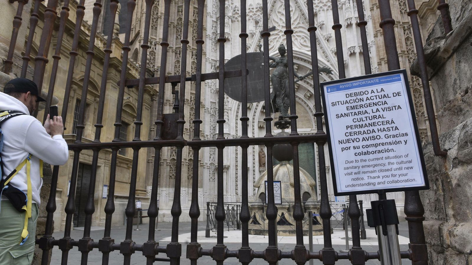Verja de la Puerta del Príncipe de la Catedral, cerrada a las visitas.