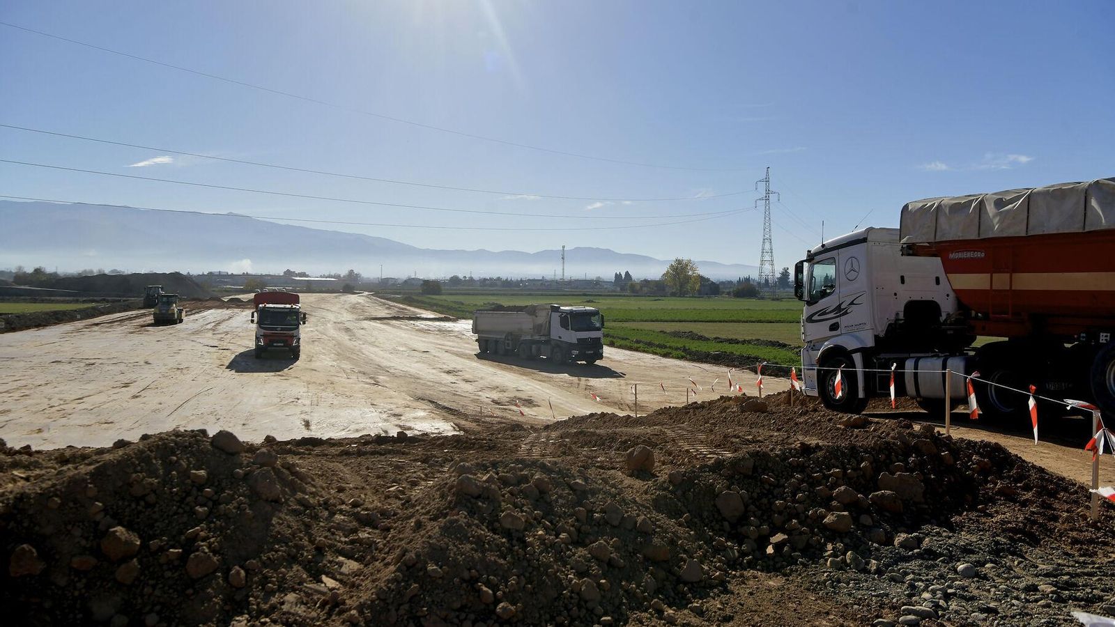 Tramo de la autovía GR-43 entre Granada y Atarfe en obras, y que formará parte del sector inicial de la futura A-81