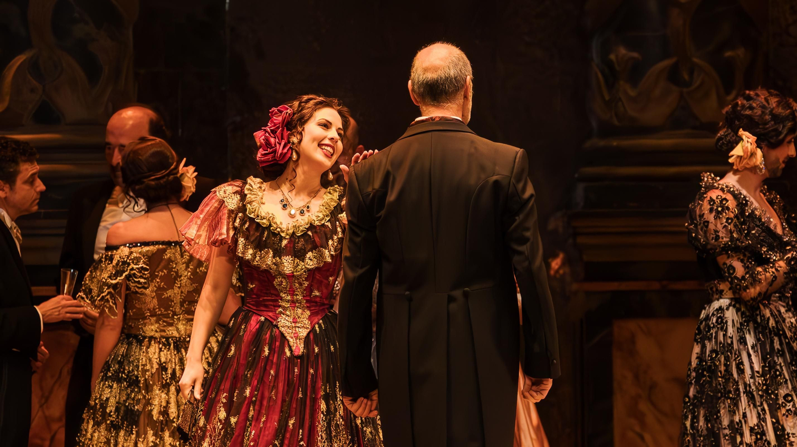 Imágenes de la ópera 'La Traviata' de Verdi en el Teatro Villamarta de Jerez