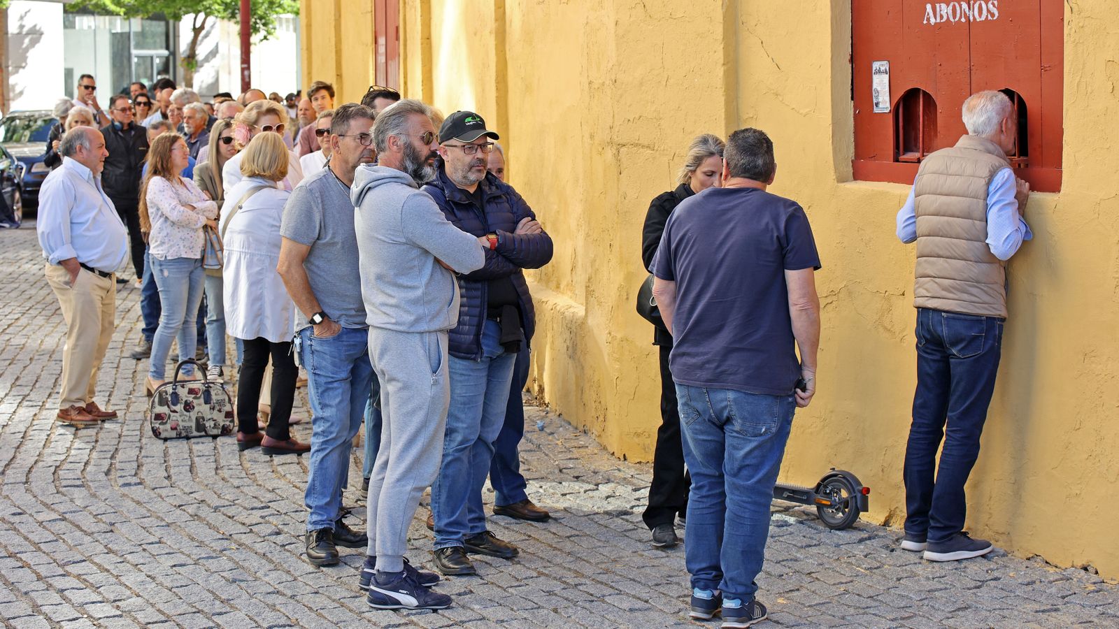 Colas para comprar las entradas de la Feria Taurina de Jerez 2023
