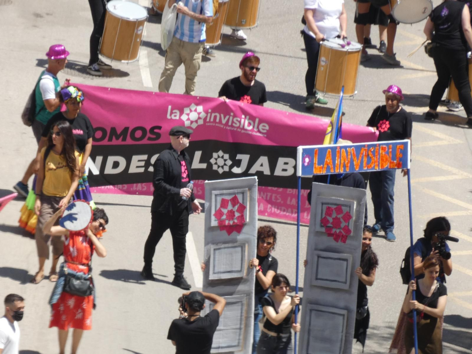 La Invisible se manifiesta contra su desalojo, en fotos