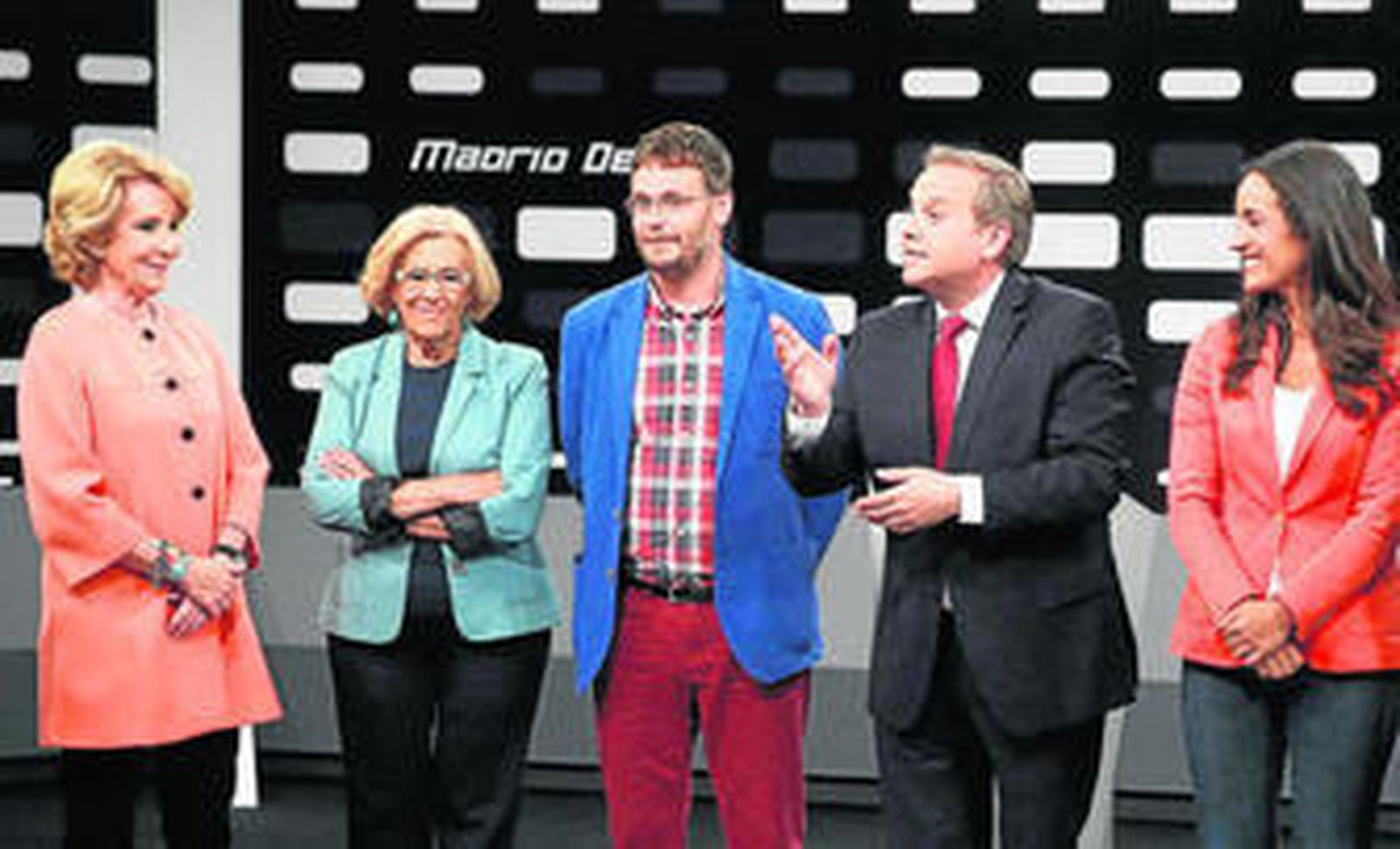 Los candidatos a la Alcaldía de Madrid conversan en el debate la pasada semana en Telemadrid.