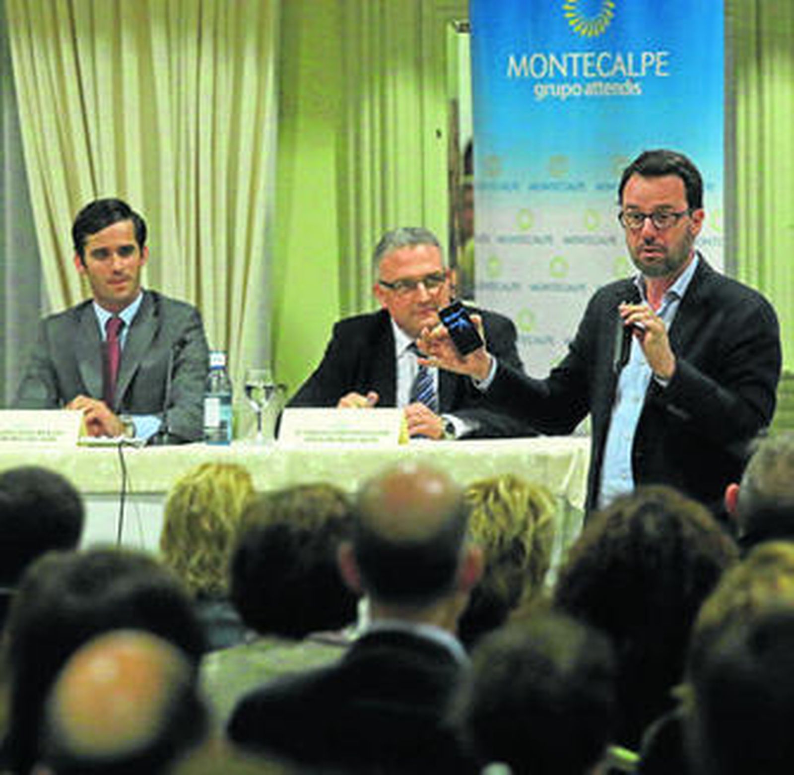 Uno de los conferenciantes, David Suriol, ayer durante el acto organizado por los colegios Attendis.
