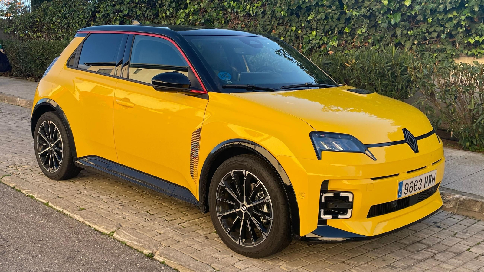 Renault 5 E-Tech Iconic Cinq, la nostalgia se electrifica, pero no es perfecta