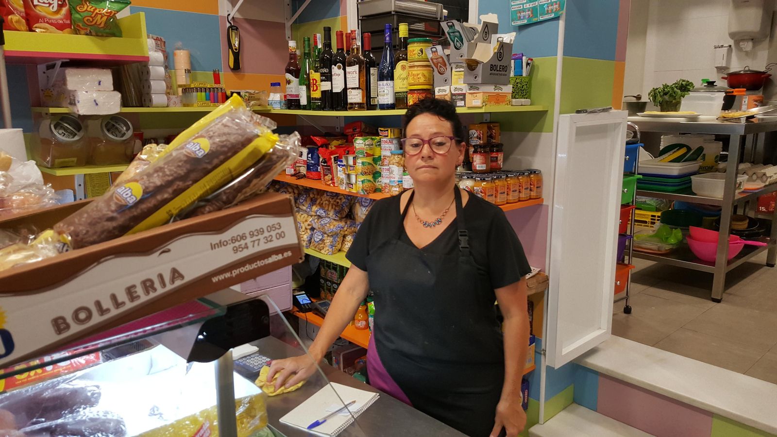 Paqui Vázquez, en su baguetería de Ciudad de Santander, junto a Tolosa Latour. Paqui Vázquez, en su baguetería de Ciudad de Santander, junto a Tolosa Latour.