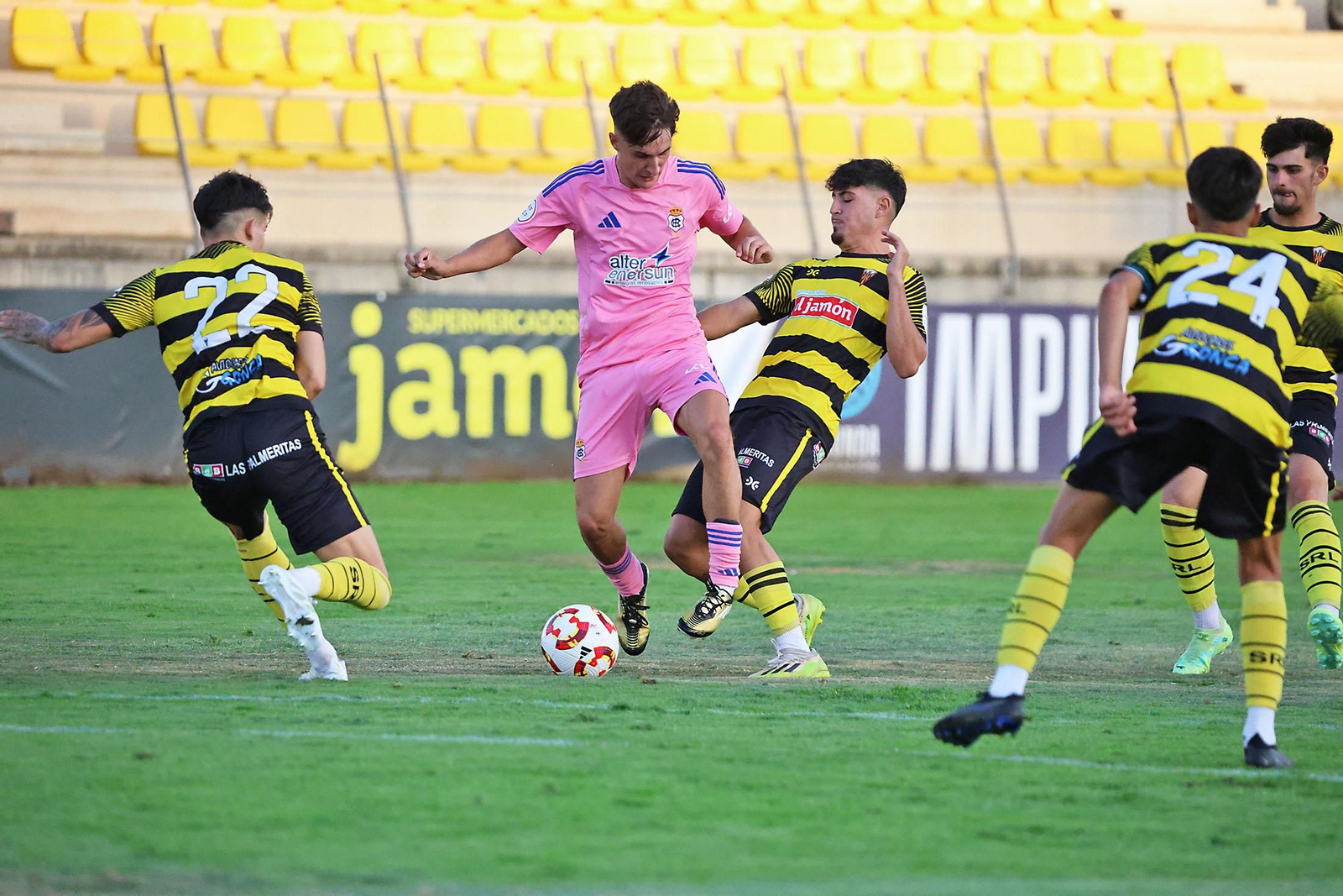 Imágenes del Trofeo de la Bella entre el San Roque de Lepe y el Recreativo de Huelva