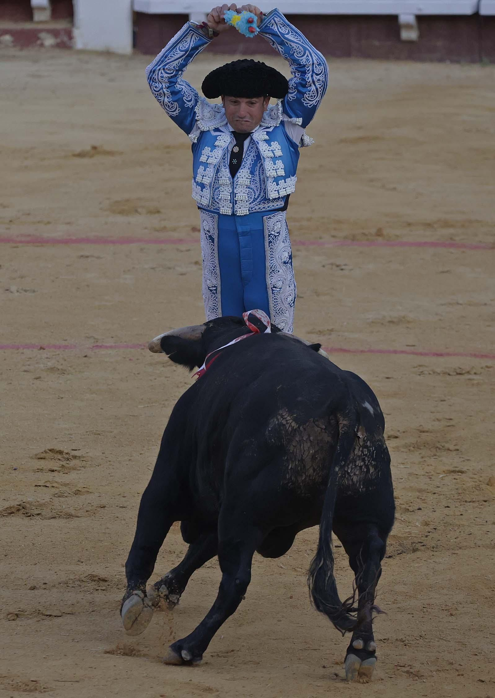 Fotos de la novillada sin picadores del miércoles de la Feria Real de Algeciras 2025