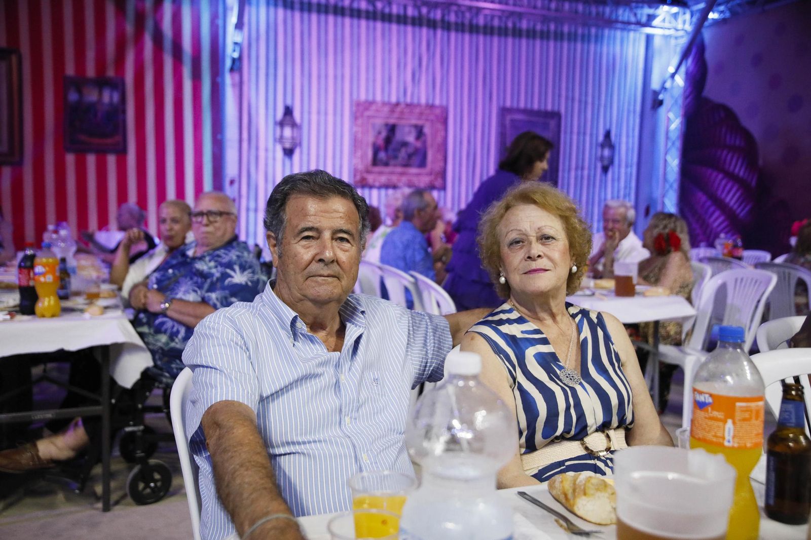 Las mejores imágenes del homenaje a los mayores en la caseta municipal de Almería