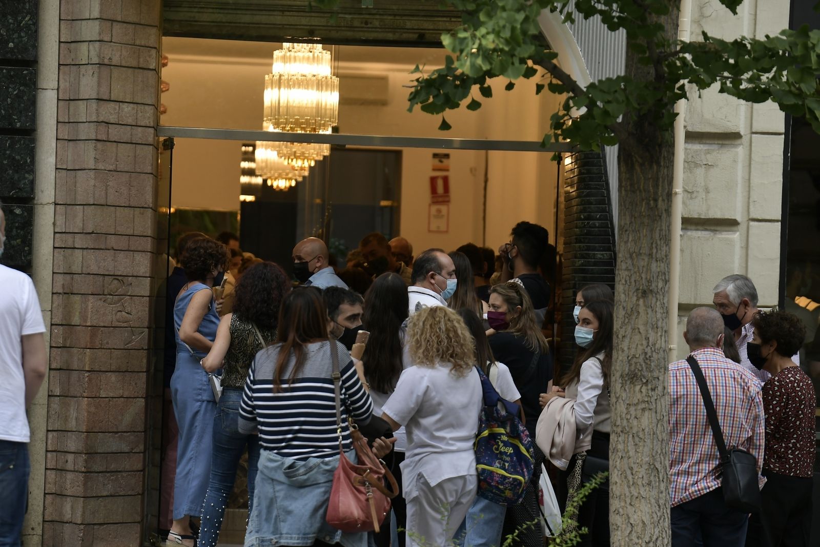Colas en la heladería Los Italianos de Granada en el último fin de semana abierto