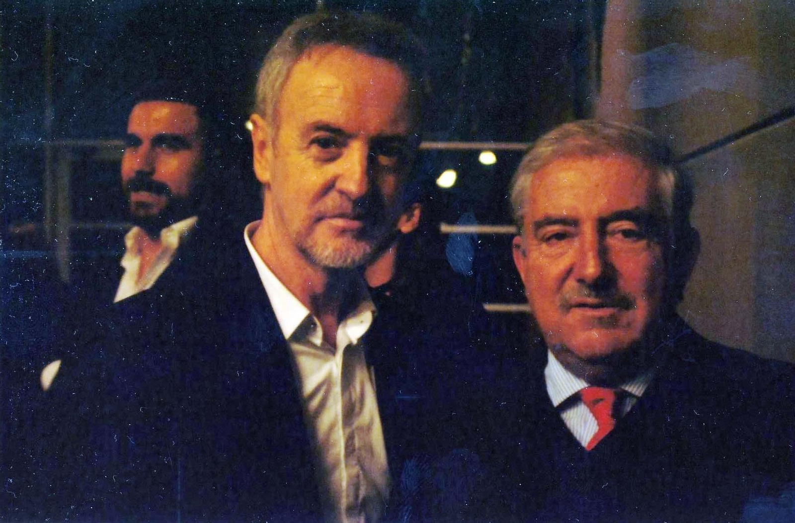 1. Ulises Bidón, en el estreno de la película con Carlos Hipólito, que encarna a su abuelo. 2. Rogelio Vigil de Quiñones, héroe de Baler y abuelo de Ulises. 3. Equipo de la película, con Alex Masangkay junto a Enrique Cerezo. 4. Ulises Bidón.