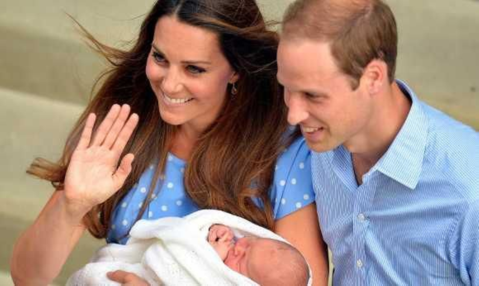 Guillermo y Catalina regresan a su casa con su bebé, el príncipe de Cambridge