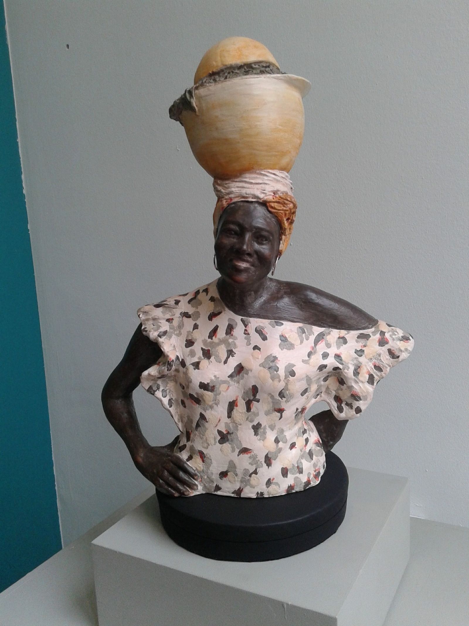 Una de las esculturas de 'Miradas que hablan'