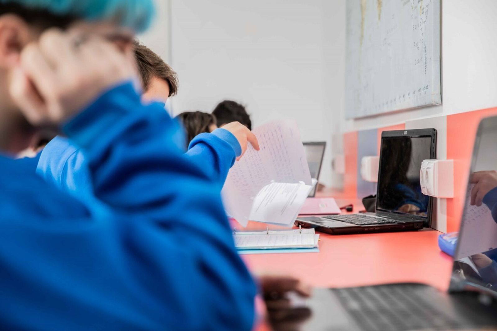 Adolescentes internados en el centro que Adinfa tiene en Coria del Río.