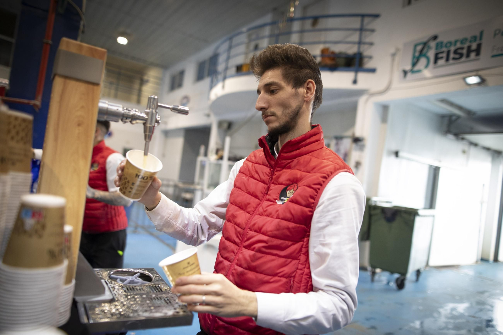 Venir, ver y comprar: las imágenes del ronqueo del atún en Granada