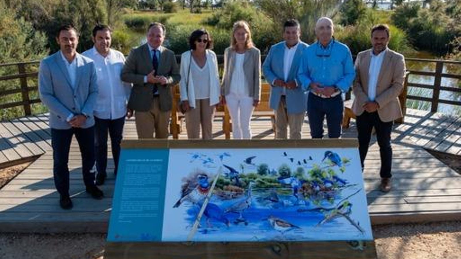 Representantes de instituciones durante la presentación del proyecto restaurado de la Laguna y su entorno en La Rábida.