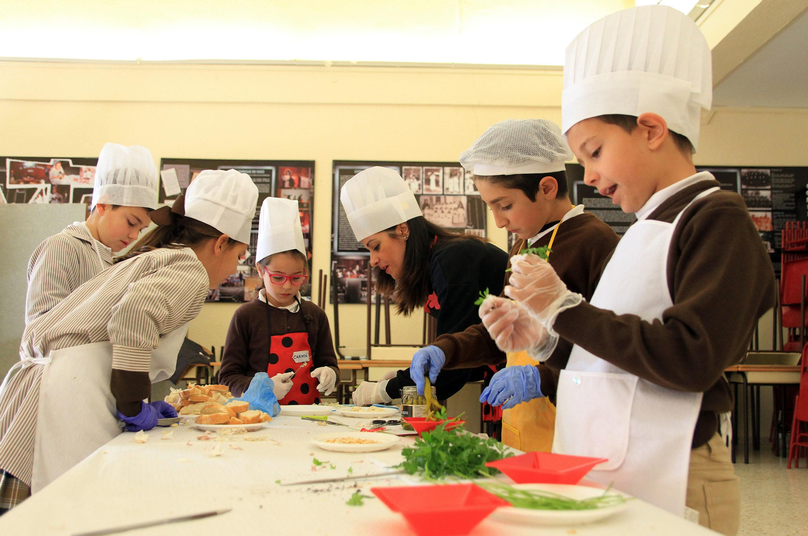 Imágenes del "Masterchef" realizado en las Teresianas con motivo de la celebración del 28-F