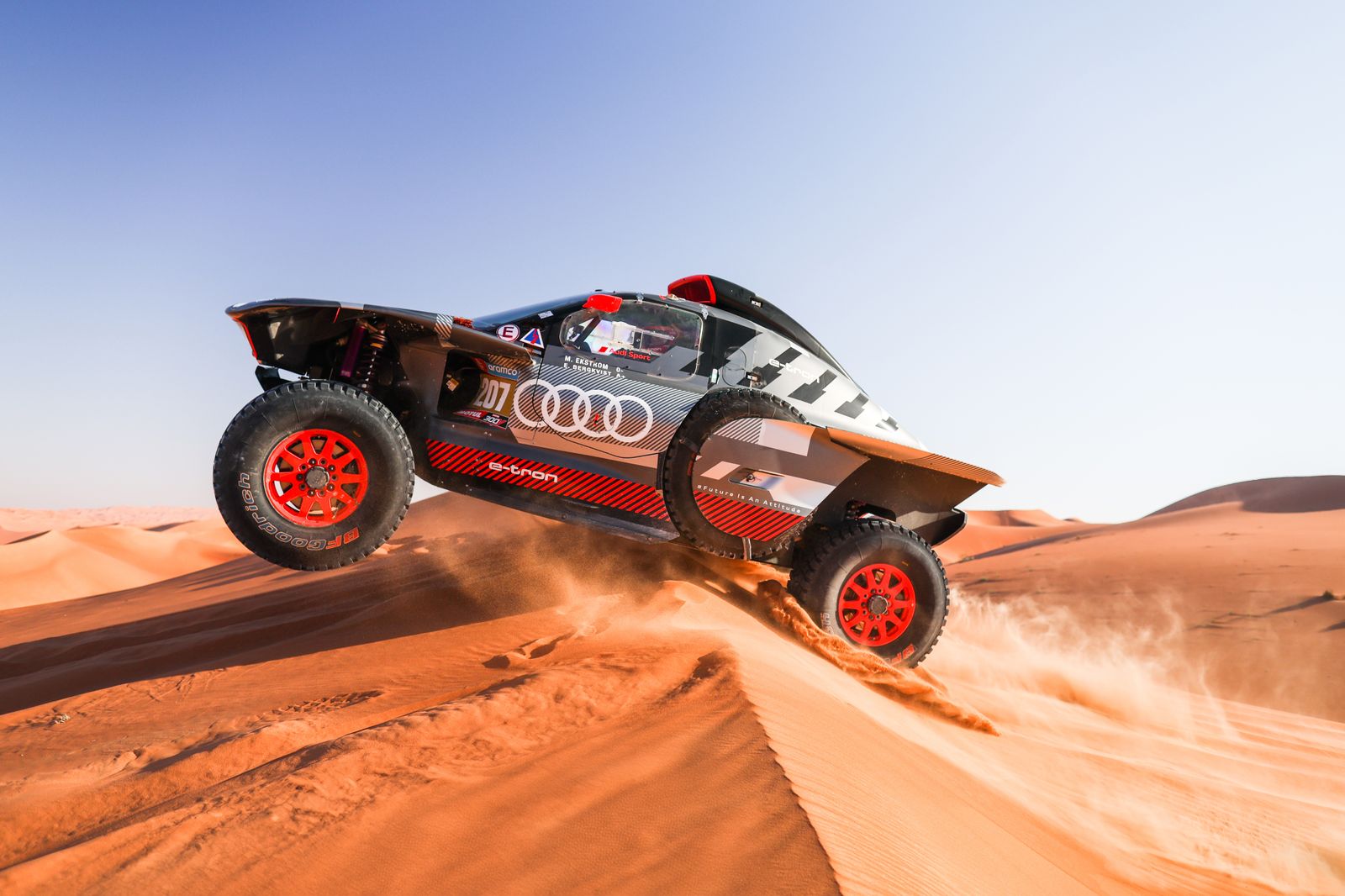 Las espectaculares imágenes del Dakar por las dunas