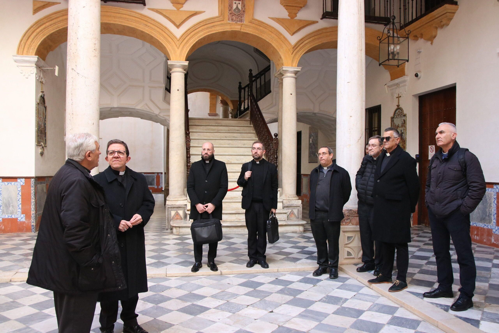 Rafael Zornoza, en el patio del Obispado de Cádiz dondfe ha recibido a monseñoer Valdivia.