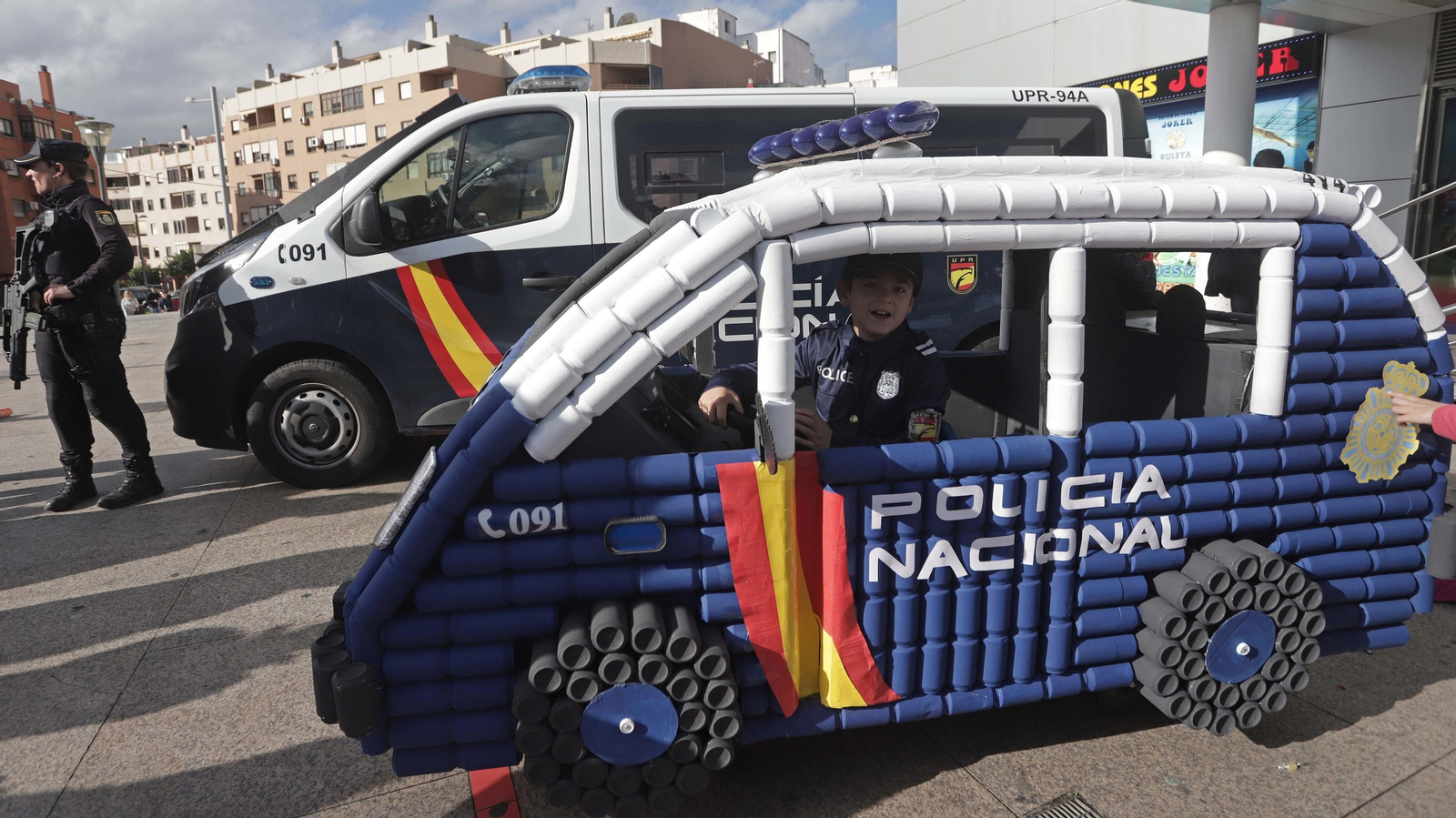 Imágenes del arrastre de latas en Algeciras